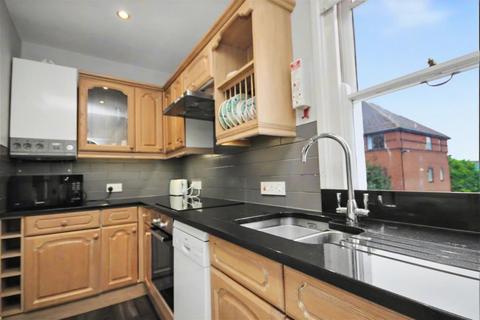 2 bedroom maisonette to rent, Wherwell Road, Guildford