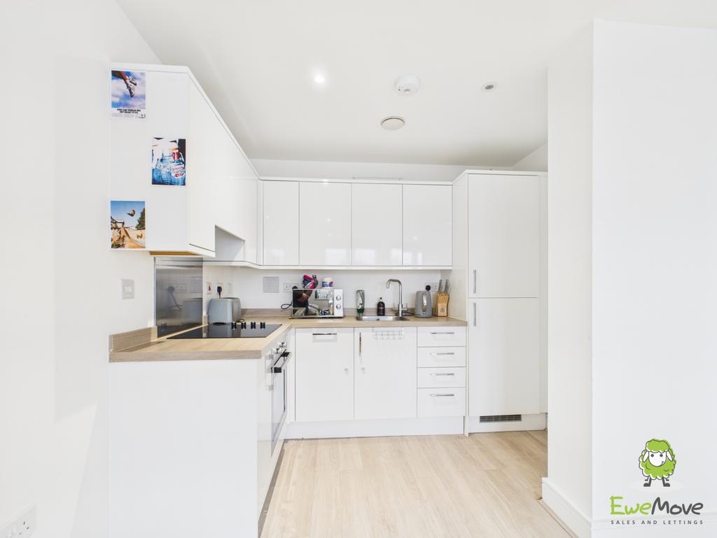 Ewe Move Basingstoke Quadra House Kitchen