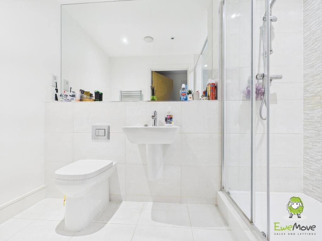 Ewe Move Basingstoke Quadra House Shower Room