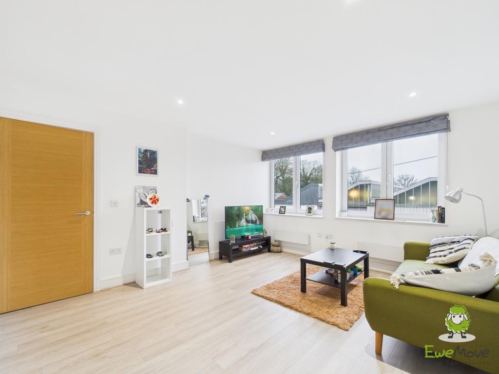 Ewe Move Basingstoke Quadra House Living Area