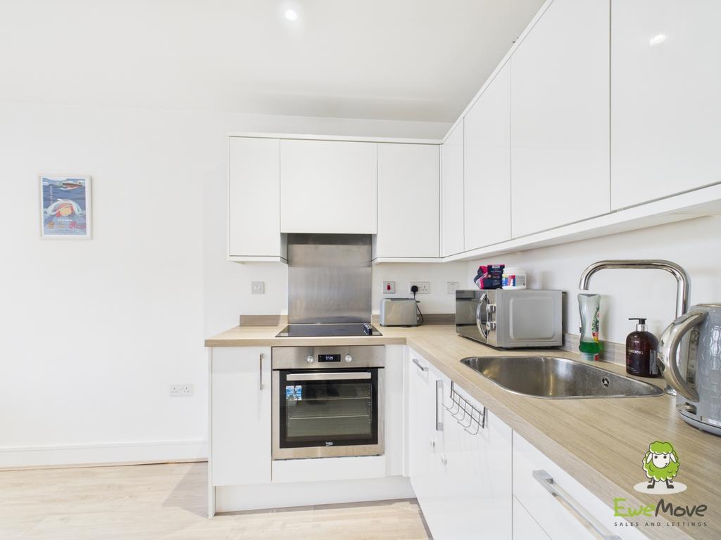 Ewe Move Basingstoke Quadra House Kitchen