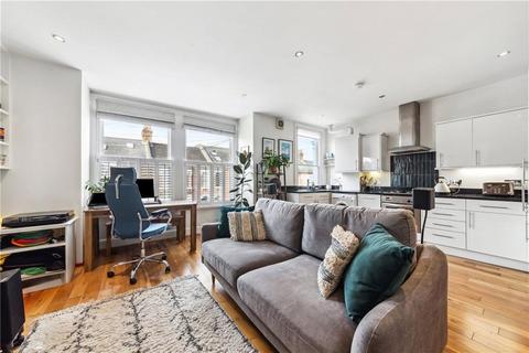 2 bedroom flat to rent, Carminia Road, London SW17