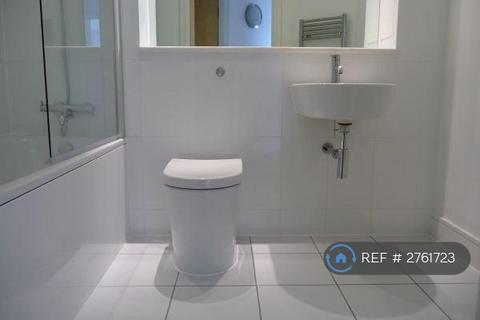 2 bedroom flat to rent, Turner Street, London, E16