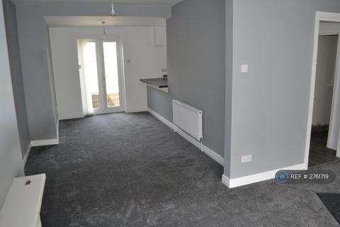 3 bedroom semi-detached house to rent, Oak Avenue, Newton-Le-Willows, WA12