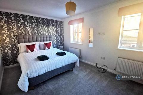 5 bedroom terraced house to rent, Truscott Avenue, Swindon, SN25