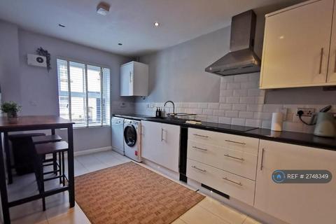 5 bedroom terraced house to rent, Truscott Avenue, Swindon, SN25