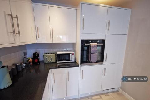 5 bedroom terraced house to rent, Truscott Avenue, Swindon, SN25