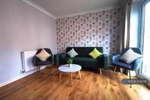 5 bedroom terraced house to rent, Truscott Avenue, Swindon, SN25