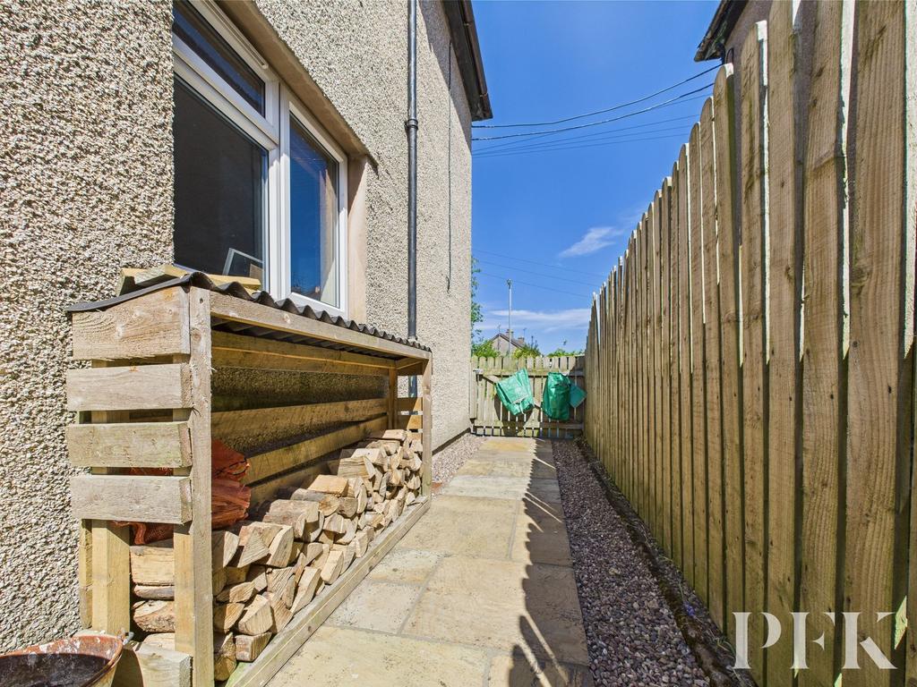 Private gated side access lane