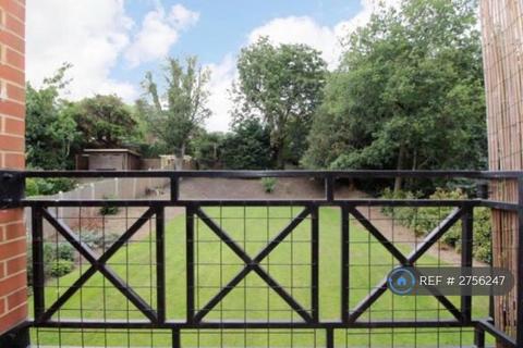 2 bedroom flat to rent, The Knoll, Bromley, BR2