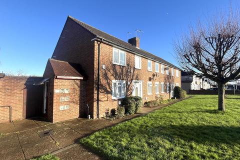 2 bedroom maisonette for sale, Bridge Road, Chessington, Surrey. KT9 2RX