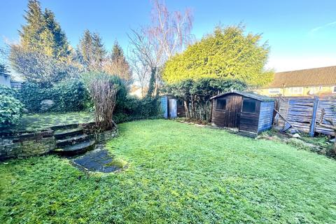 2 bedroom maisonette for sale, Bridge Road, Chessington, Surrey. KT9 2RX
