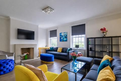 4 bedroom apartment for sale, St. Mary Abbots Court, Warwick Gardens, London