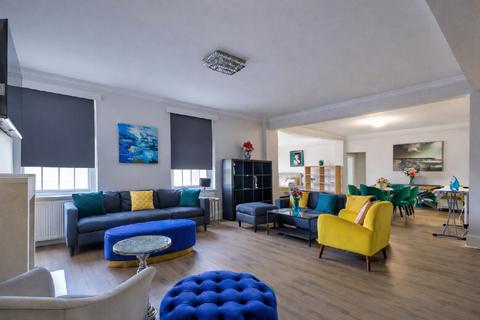 4 bedroom apartment for sale, St. Mary Abbots Court, Warwick Gardens, London