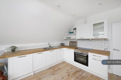 2 bedroom flat to rent, Grove Park, London, SE5