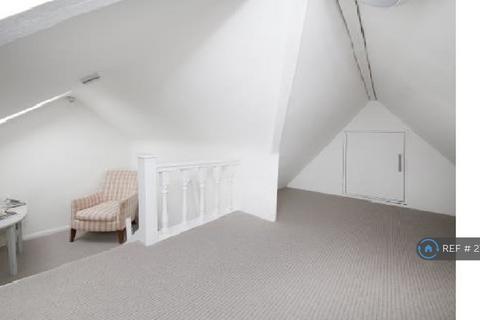 2 bedroom flat to rent, Grove Park, London, SE5