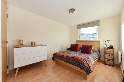 1 bedroom flat for sale, Riverside West, Smugglers Way, London SW18 - River View Apartment