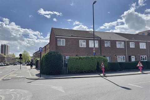 4 bedroom terraced house for sale, Chobham Road, Stratford