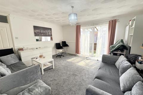 4 bedroom terraced house for sale, Chobham Road, Stratford
