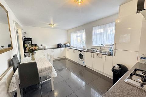 4 bedroom terraced house for sale, Chobham Road, Stratford