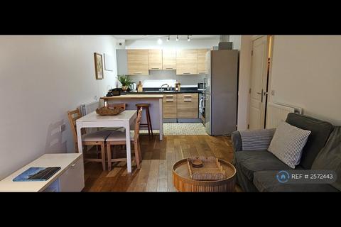Tarves Way, London, SE10