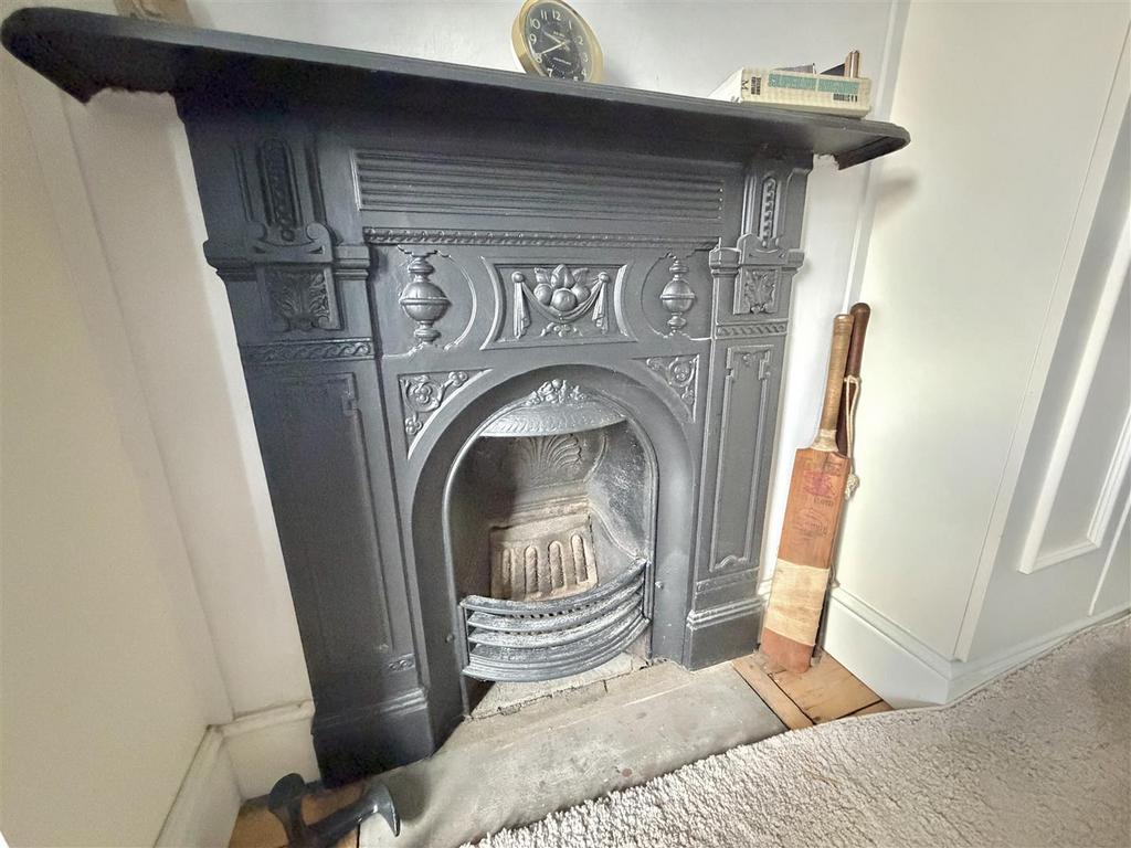 Bed 1 Fireplace Feature
