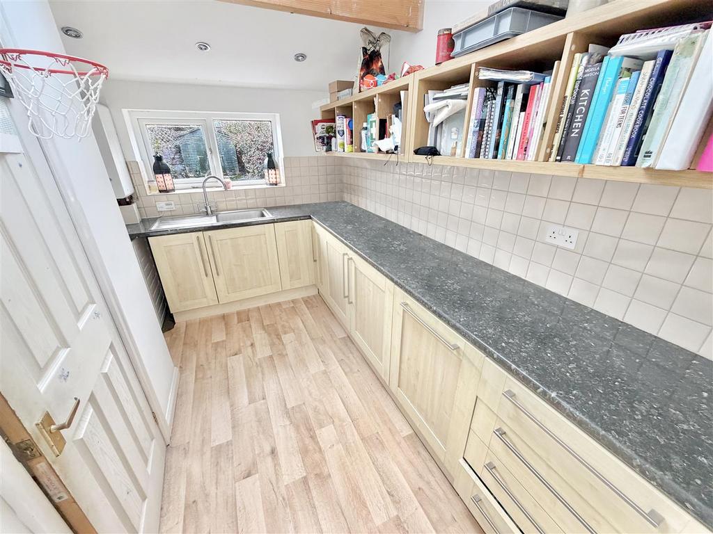 Kitchen 4