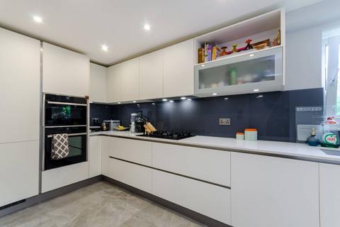 2 bedroom flat to rent, Queens Road, Kingston, Kingston upon Thames, KT2
