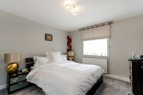2 bedroom flat to rent, Queens Road, Kingston, Kingston upon Thames, KT2