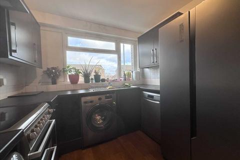 2 bedroom apartment to rent, Victoria Road, Ruislip