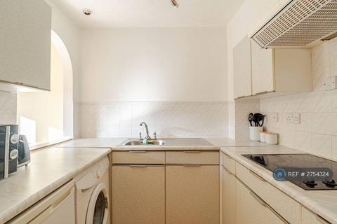 2 bedroom flat to rent, Westferry Road, London, E14