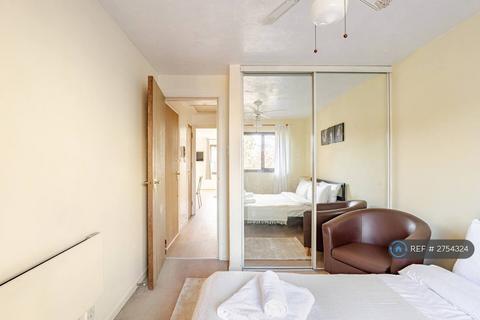 2 bedroom flat to rent, Westferry Road, London, E14