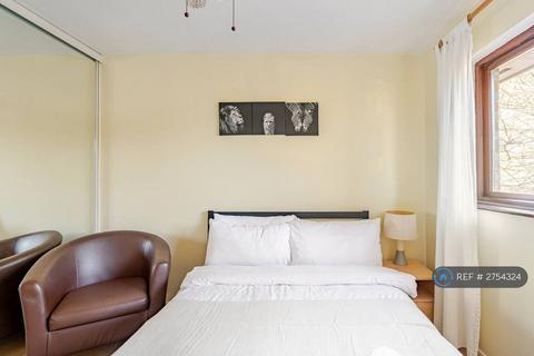 2 bedroom flat to rent, Westferry Road, London, E14