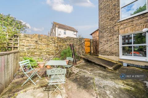 3 bedroom flat to rent, Oakfield Road, London, N4