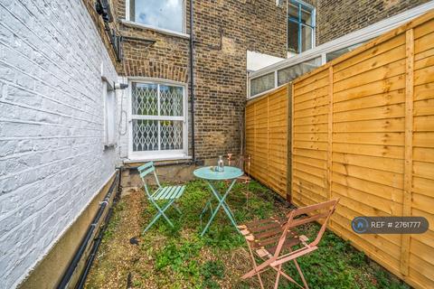 3 bedroom flat to rent, Oakfield Road, London, N4