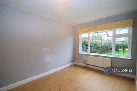 2 bedroom maisonette to rent, Goring Way, Greenford, UB6