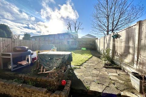 3 bedroom terraced house for sale, Chantry Road, Chessington, Surrey. KT9 1XD