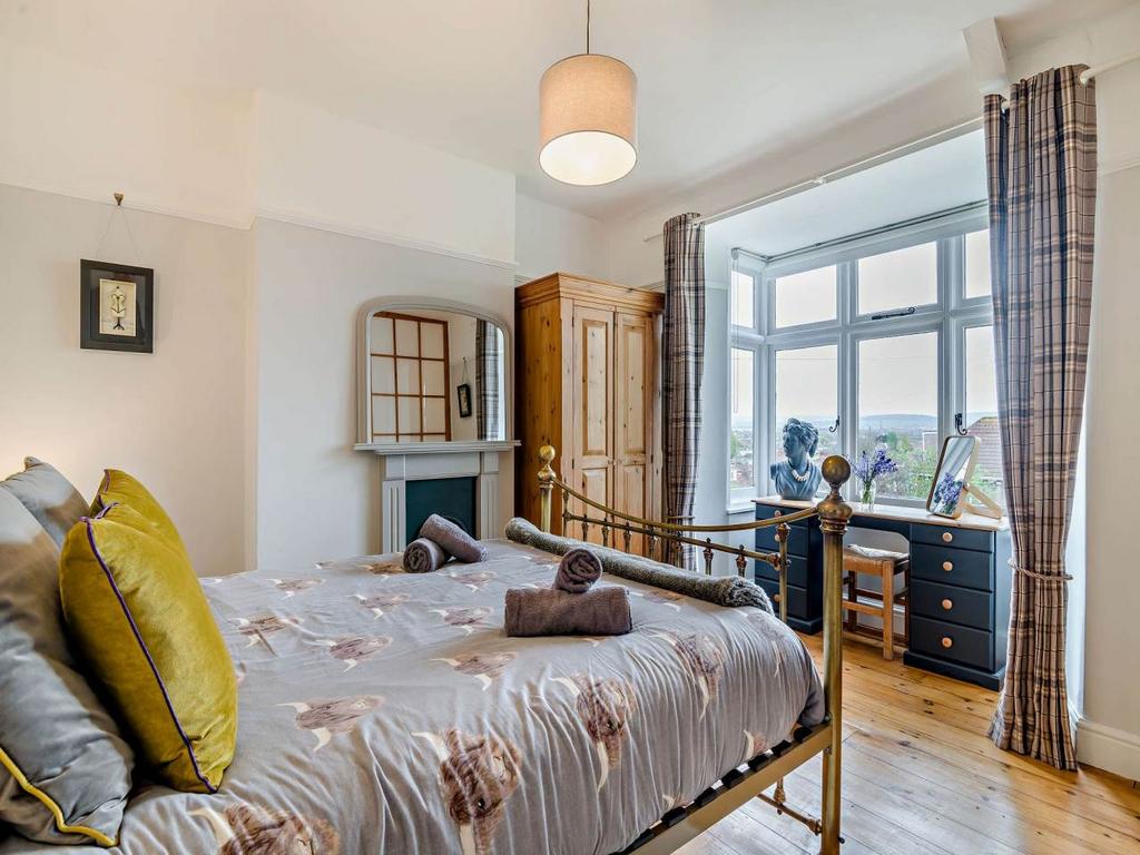 Beauty villa bed 1 2