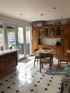 1 bedroom in a house share to rent, Aldridge Rise, New Malden, KT3