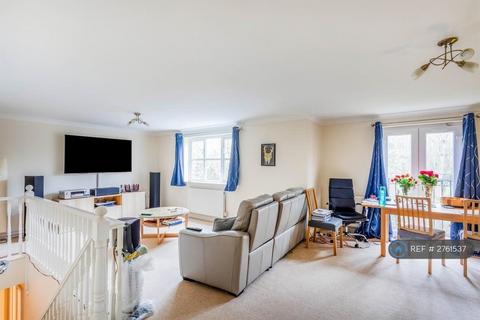 4 bedroom maisonette to rent, Darwin Close, Milton Keynes, MK5