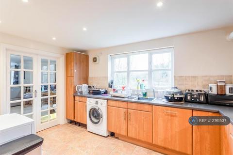 4 bedroom maisonette to rent, Darwin Close, Milton Keynes, MK5