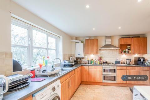 4 bedroom maisonette to rent, Darwin Close, Milton Keynes, MK5
