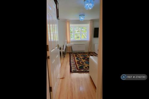 2 bedroom flat to rent, Thyme Close, London, SE3