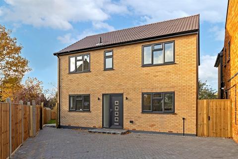 4 bedroom detached house to rent, Oldfield Road, London Colney, St. Albans