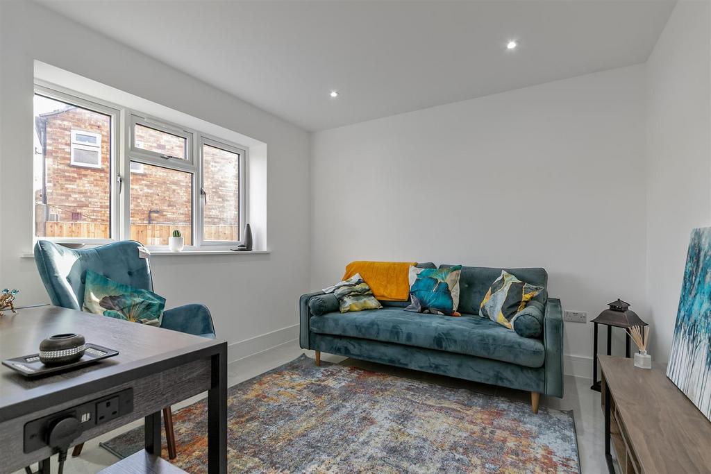 23a Oldfield Way-8.jpg