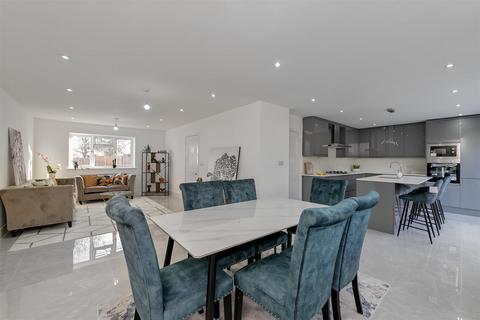 4 bedroom detached house to rent, Oldfield Road, London Colney, St. Albans