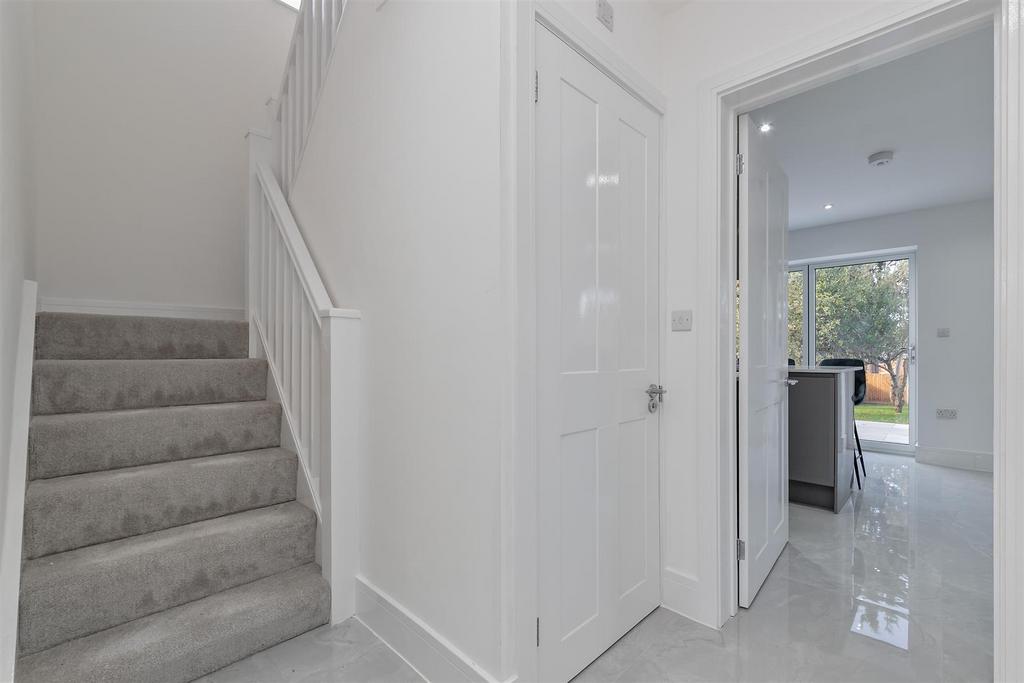 23a Oldfield Way-28.jpg
