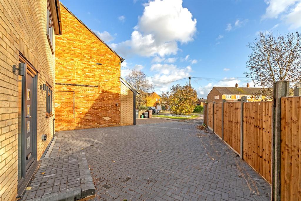 23a Oldfield Way-4.jpg