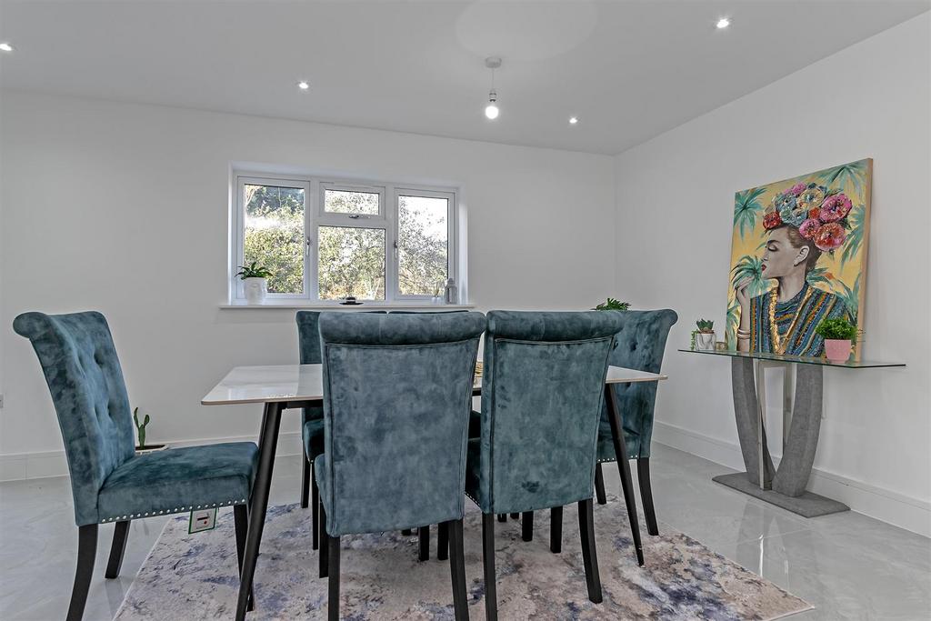 23a Oldfield Way-17.jpg
