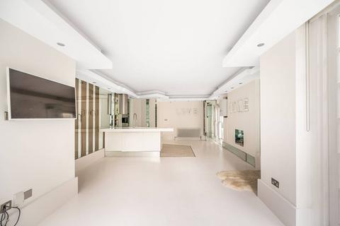 3 bedroom flat to rent, Lindfield Gardens, Hampstead, London, NW3